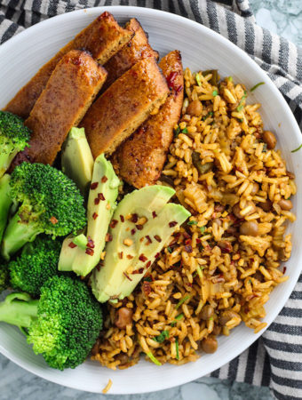 This plate featuring arroz integral con gandules is so hearty and satisfying. My own version of this delicious rice that I know my mom will be proud of and easy to make. | plantbasedrd.com