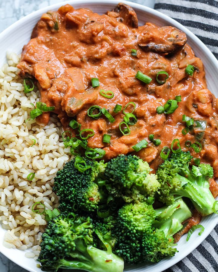 Final plate of cannellini stew with broccoli and brown rice.