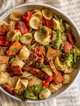 Big bowl of pasta, veggies and tempeh mixed together.