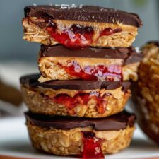 Peanut Butter and Jelly Oatmeal Cups