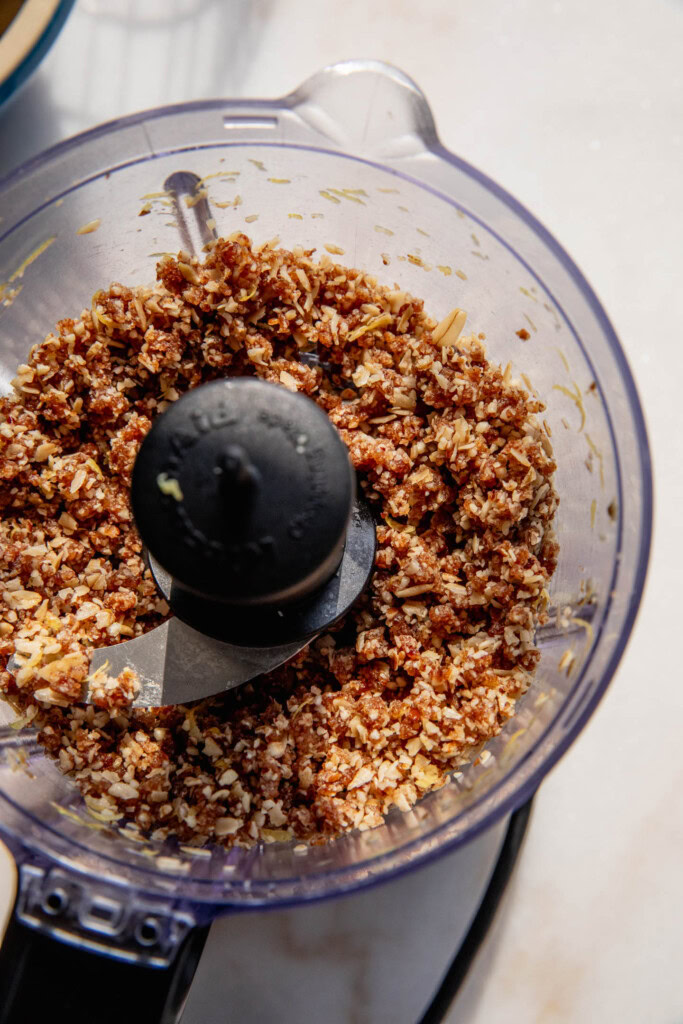 The blended toasted oat crumble.